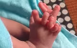 Trẻ sơ sinh có 26 ngón tay chân được tin là hiện thân của nữ thần Ấn Độ