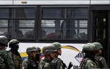 Hình ảnh mới nhất vụ Venezuela trấn áp băng đảng biến nhà tù thành tụ điểm ăn chơi