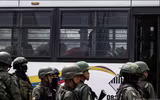 Hình ảnh mới nhất vụ Venezuela trấn áp băng đảng biến nhà tù thành tụ điểm ăn chơi