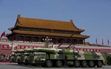 Trung Quốc chế tạo mô hình tàu chiến Mỹ trên sa mạc để làm gì?