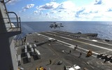 Cận cảnh không khí hối hả trên tàu sân bay USS Dwight D. Eisenhower ở Biển Đỏ
