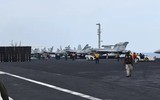 Cận cảnh không khí hối hả trên tàu sân bay USS Dwight D. Eisenhower ở Biển Đỏ
