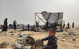 Những hình ảnh khó kìm lòng sau vụ không kích của Israel vào trại tị nạn ở Rafah
