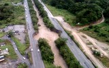 Những hố ‘tử thần’ đột ngột xuất hiện, ‘nuốt chửng’ nhà cửa và phương tiện