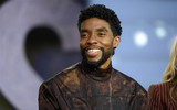 [ẢNH] Những hình ảnh cuối đời của tài tử 'Black Panther': Gầy rộc do bệnh, phải chống gậy để đi lại