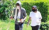 [ẢNH] Những hình ảnh cuối đời của tài tử 'Black Panther': Gầy rộc do bệnh, phải chống gậy để đi lại
