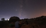 [ẢNH] Người dân Syria ngồi ngắm dải ngân hà trong khoảnh khắc bình yên hiếm hoi 