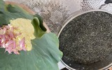 Đi qua mùa sen Hồ Tây - ướp trà sen kiểu Hà Nội xưa 
