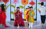 “Em bé Chất” làm vedette, khuấy động sàn diễn thời trang 