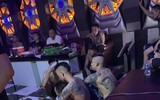 [Ảnh] Toàn cảnh vụ đột kích 'động' lắc trong quán karaoke