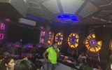 [Ảnh] Toàn cảnh vụ đột kích 'động' lắc trong quán karaoke
