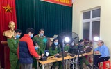 Công an quận Đống Đa đến tận khu dân cư cấp căn cước gắn chíp cho công dân