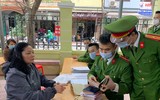 Công an quận Đống Đa đến tận khu dân cư cấp căn cước gắn chíp cho công dân
