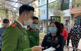 Công an quận Đống Đa đến tận khu dân cư cấp căn cước gắn chíp cho công dân