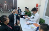 Lực lượng Công an làm việc đến nửa đêm cấp căn cước gắn chíp cho người dân