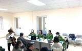 Lực lượng Công an làm việc đến nửa đêm cấp căn cước gắn chíp cho người dân