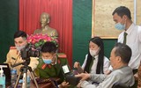 [Ảnh] Công an thị xã Sơn Tây triển khai 8 tổ cấp căn cước gắn chíp cho người dân