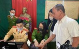 [Ảnh] Công an thị xã Sơn Tây triển khai 8 tổ cấp căn cước gắn chíp cho người dân