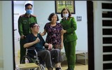 [Ảnh] Công an quận Thanh Xuân đến tận nhà cấp căn cước gắn chíp cho nhân dân
