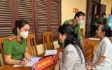 [Ảnh] Công an huyện Thạch Thất ngày đêm không ngơi nghỉ cấp căn cước gắn chíp cho nhân dân
