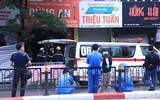 [Ảnh] Lực lượng cứu hộ xuyên đêm tìm nạn nhân mất tích trong đám cháy ở Tôn Đức Thắng