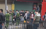 [Ảnh] Lực lượng cứu hộ xuyên đêm tìm nạn nhân mất tích trong đám cháy ở Tôn Đức Thắng