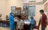 [Ảnh] Cận cảnh quá trình đột kích quán hát cho nhau nghe, bắt quả tang 13 đối tượng 'bay lắc'