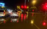 [Ảnh] Hà Nội nhiều tuyến đường ngập sâu, hàng loạt phương tiện mắc kẹt