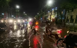 [Ảnh] Hà Nội nhiều tuyến đường ngập sâu, hàng loạt phương tiện mắc kẹt