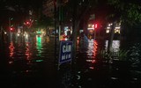 [Ảnh] Hà Nội nhiều tuyến đường ngập sâu, hàng loạt phương tiện mắc kẹt