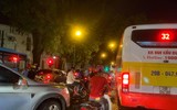 [Ảnh] Hà Nội nhiều tuyến đường ngập sâu, hàng loạt phương tiện mắc kẹt