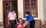 [Ảnh] Hòm phiếu phụ đến tận nhà, để cử tri bỏ phiếu chọn người tài đức