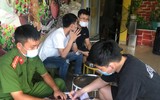[Ảnh] Công an quận Đống Đa tuyên truyền, vận động nhân dân thực hiện Công điện 14