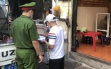 [Ảnh] Công an quận Đống Đa tuyên truyền, vận động nhân dân thực hiện Công điện 14