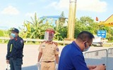 [Ảnh] Lực lượng chức năng siết chặt phòng chống dịch Covid-19 tại các cửa ngõ của Thủ đô
