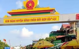 [Ảnh] Lực lượng chức năng siết chặt phòng chống dịch Covid-19 tại các cửa ngõ của Thủ đô