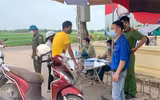 [Ảnh] Phong tỏa, lấy mẫu xét nghiệm cho người dân tại các xã ở huyện Thạch Thất