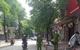 [Ảnh] Công an quận Đống Đa tăng cường xử lý các trường hợp ra khỏi nhà không cần thiết