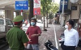 [Ảnh] Công an quận Đống Đa tăng cường xử lý các trường hợp ra khỏi nhà không cần thiết