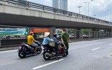 [Ảnh] Công an quận Đống Đa tăng cường xử lý các trường hợp ra khỏi nhà không cần thiết