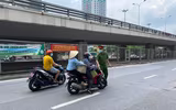 [Ảnh] Công an quận Đống Đa tăng cường xử lý các trường hợp ra khỏi nhà không cần thiết