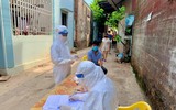 [Ảnh] Tiếp tục lấy mẫu xét nghiệm cho gần 5000 dân ở thôn Bùng, xã Phùng Xá 
