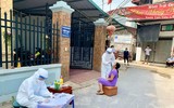 [Ảnh] Tiếp tục lấy mẫu xét nghiệm cho gần 5000 dân ở thôn Bùng, xã Phùng Xá 