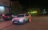 [Ảnh] 'Sắc nắng' trắng đêm bám chốt, ngăn Covid-19 xâm nhập