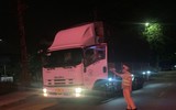 [Ảnh] 'Sắc nắng' trắng đêm bám chốt, ngăn Covid-19 xâm nhập