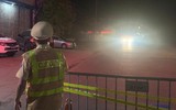 [Ảnh] 'Sắc nắng' trắng đêm bám chốt, ngăn Covid-19 xâm nhập