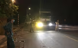 [Ảnh] 'Sắc nắng' trắng đêm bám chốt, ngăn Covid-19 xâm nhập
