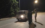 [Ảnh] 'Sắc nắng' trắng đêm bám chốt, ngăn Covid-19 xâm nhập