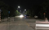 [Ảnh] 'Sắc nắng' trắng đêm bám chốt, ngăn Covid-19 xâm nhập