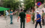 [Ảnh] Giây phút tháo barie phong tỏa tại Văn Chương - Văn Miếu sau 21 ngày phong tỏa